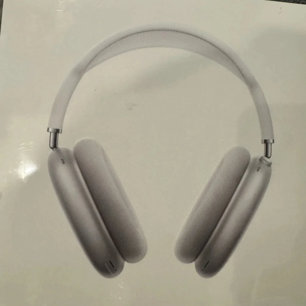 Apple AirPods Max with Smart Case - Cream